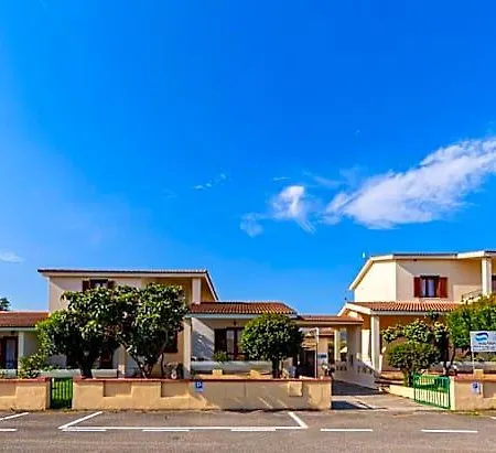 Centro Residenziale Le Canne 아파트호텔 3*